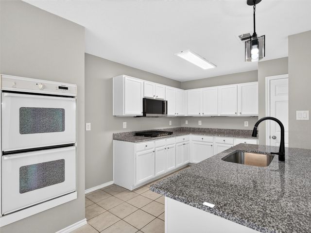 1104 Breezewood Drive, Lewisville, TX 75077