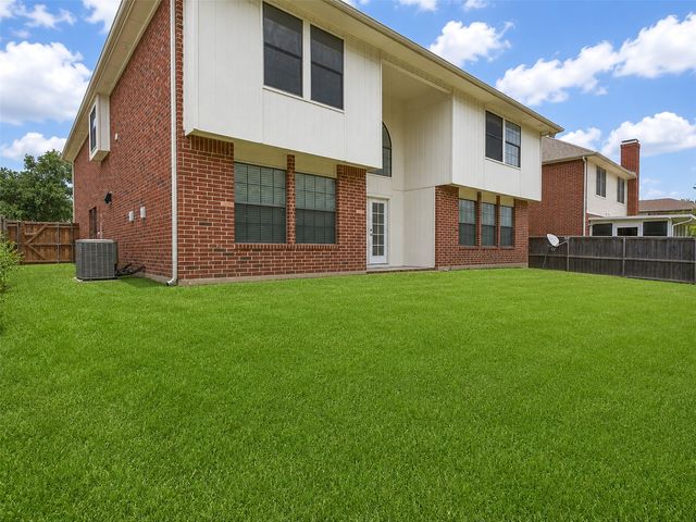 1104 Breezewood Drive, Lewisville, TX 75077
