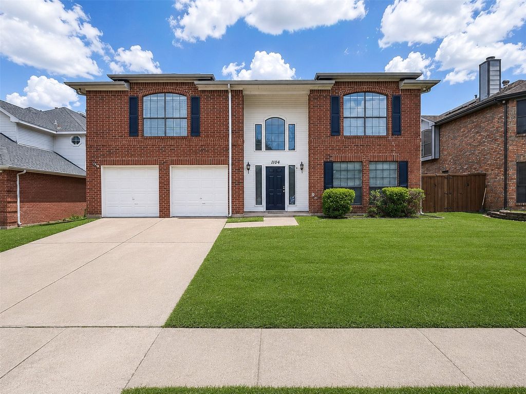 1104 Breezewood Drive, Lewisville, TX 75077