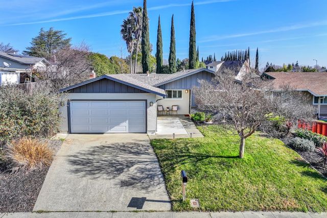 125 Andover Dr, Vacaville, CA 95687