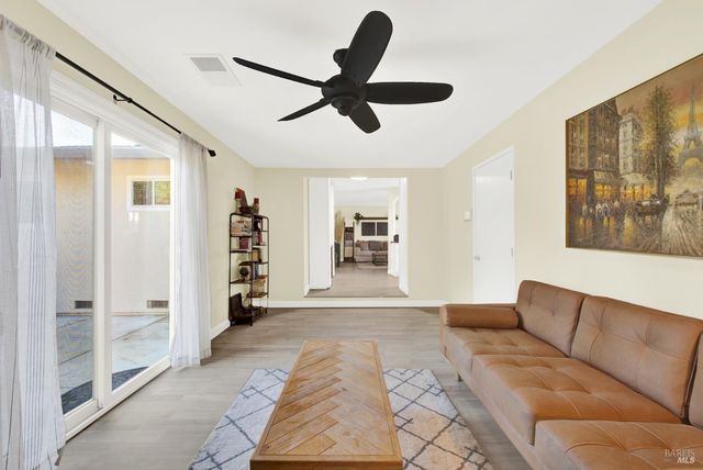 125 Andover Dr, Vacaville, CA 95687