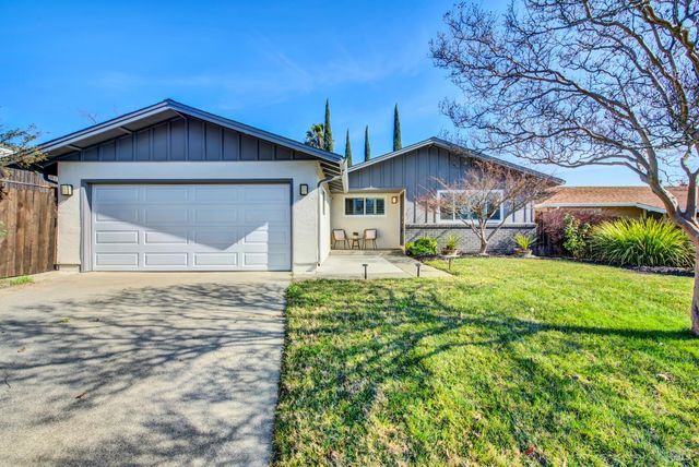 125 Andover Dr, Vacaville, CA 95687