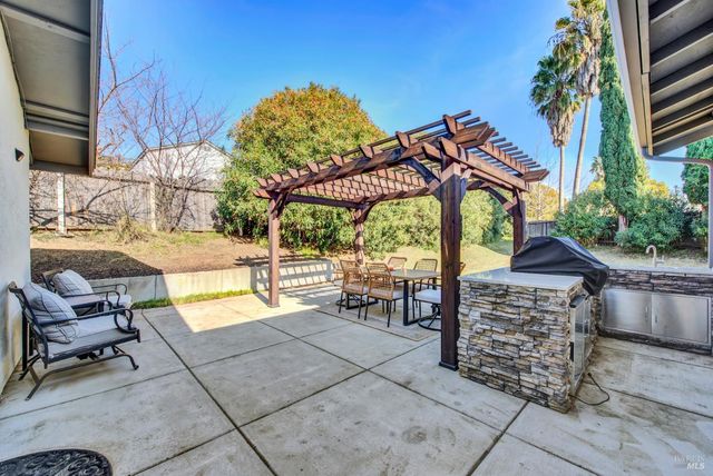 125 Andover Dr, Vacaville, CA 95687