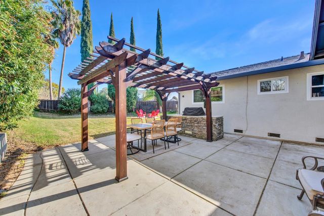 125 Andover Dr, Vacaville, CA 95687