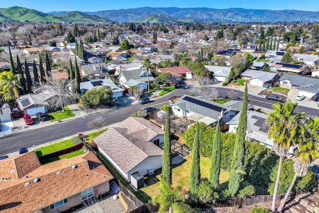 125 Andover Dr, Vacaville, CA 95687