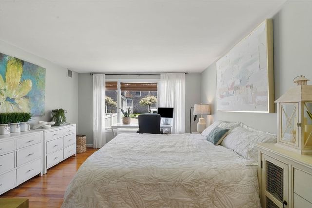 1 Commodore Court 104, Hull, MA 02045