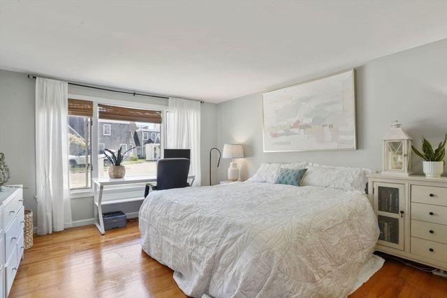 1 Commodore Court 104, Hull, MA 02045