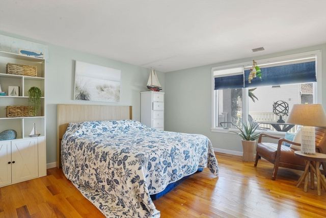1 Commodore Court 104, Hull, MA 02045