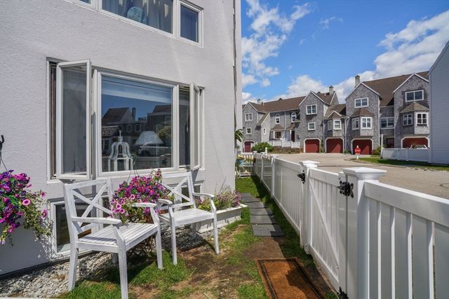 1 Commodore Court 104, Hull, MA 02045