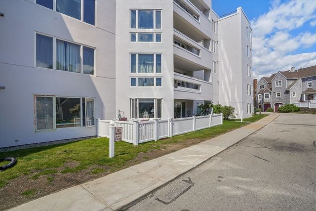 1 Commodore Court 104, Hull, MA 02045