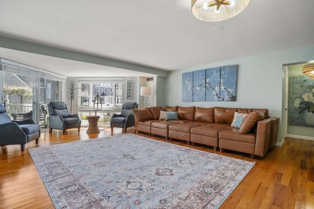 1 Commodore Court 104, Hull, MA 02045