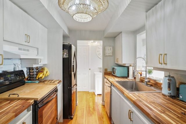 1 Commodore Court 104, Hull, MA 02045