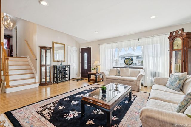 2487 Abbey Lane, Seaford, NY 11783