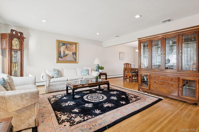 2487 Abbey Lane, Seaford, NY 11783