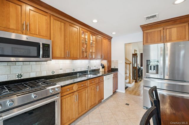 2487 Abbey Lane, Seaford, NY 11783