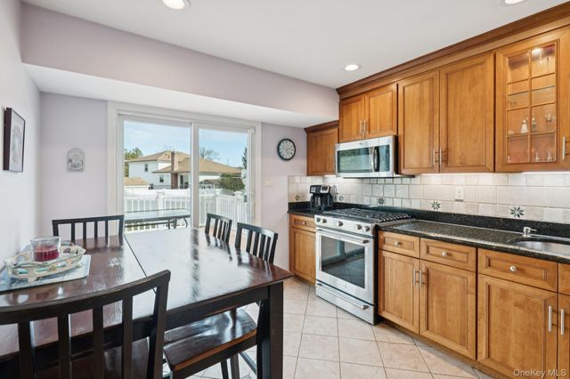 2487 Abbey Lane, Seaford, NY 11783