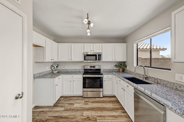 2154 E WILLIAMS Drive, Phoenix, AZ 85024