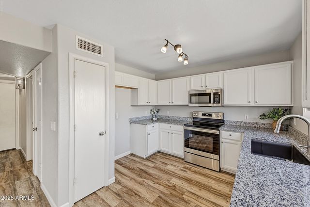 2154 E WILLIAMS Drive, Phoenix, AZ 85024