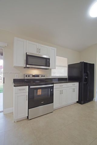 7525 SW 7th Pl, North Lauderdale, FL 33068