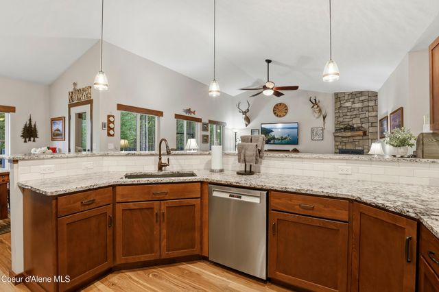 17953 W Sheltered CT, Hauser, ID 83854