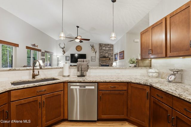 17953 W Sheltered CT, Hauser, ID 83854