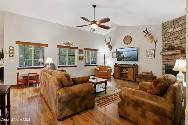 17953 W Sheltered CT, Hauser, ID 83854