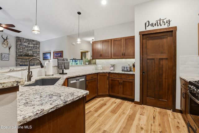 17953 W Sheltered CT, Hauser, ID 83854