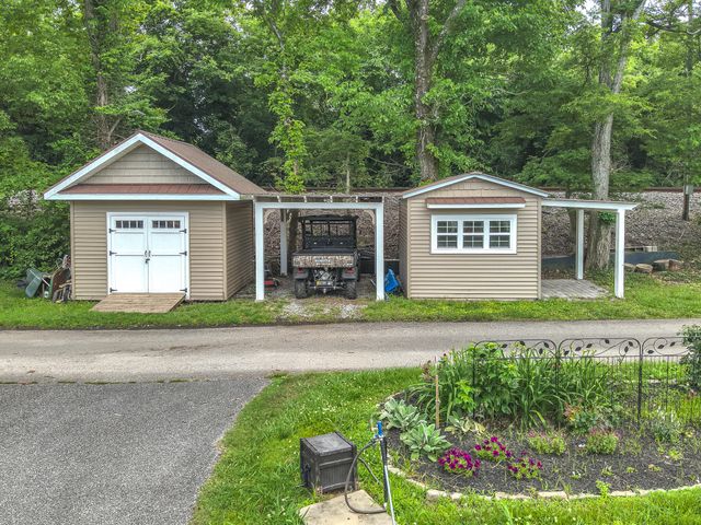 1255 Stiles Landing, Paducah, KY 42003