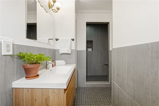 5125 Beeler St, Squirrel Hill, PA 15217