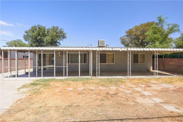 1050 W Avenue J13, Lancaster, CA 93534