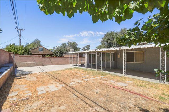 1050 W Avenue J13, Lancaster, CA 93534