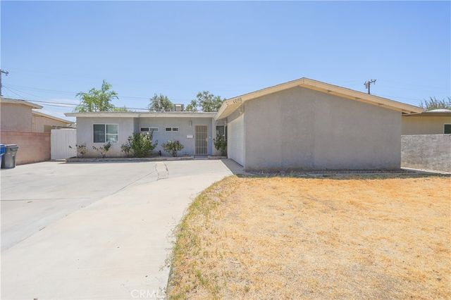 1050 W Avenue J13, Lancaster, CA 93534