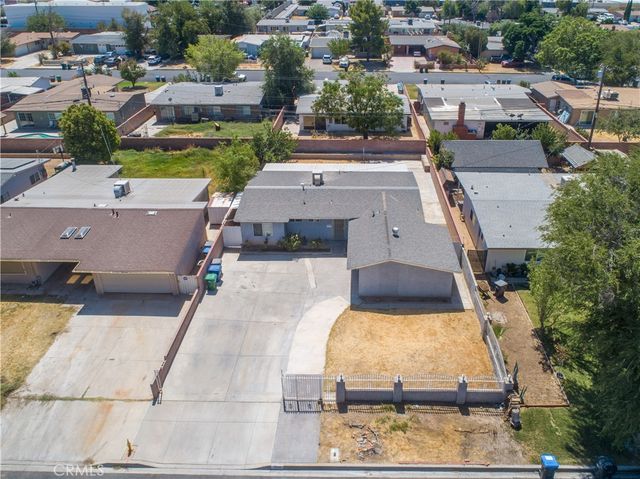 1050 W Avenue J13, Lancaster, CA 93534