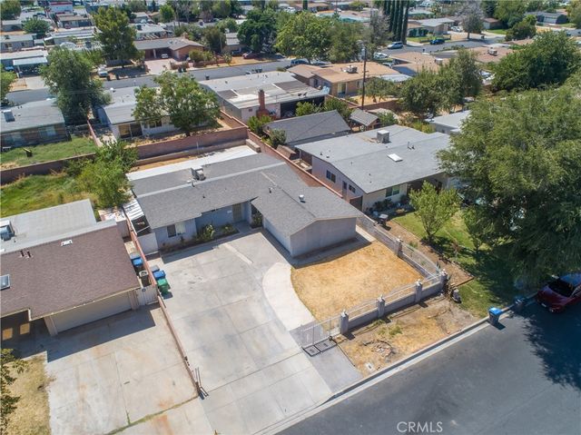 1050 W Avenue J13, Lancaster, CA 93534