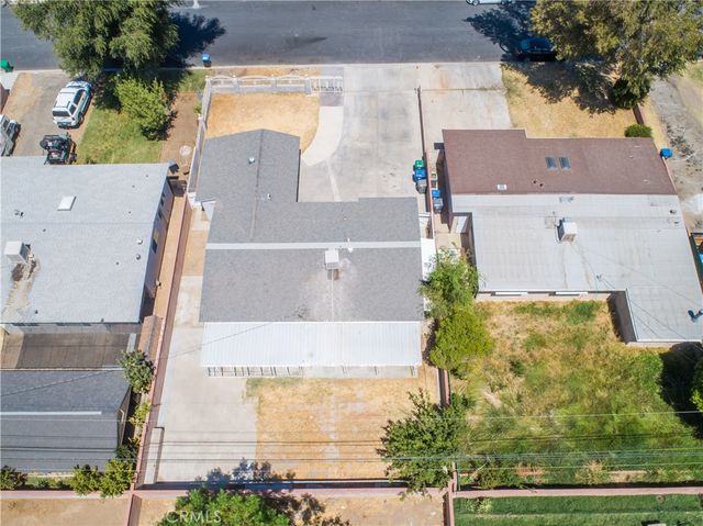 1050 W Avenue J13, Lancaster, CA 93534