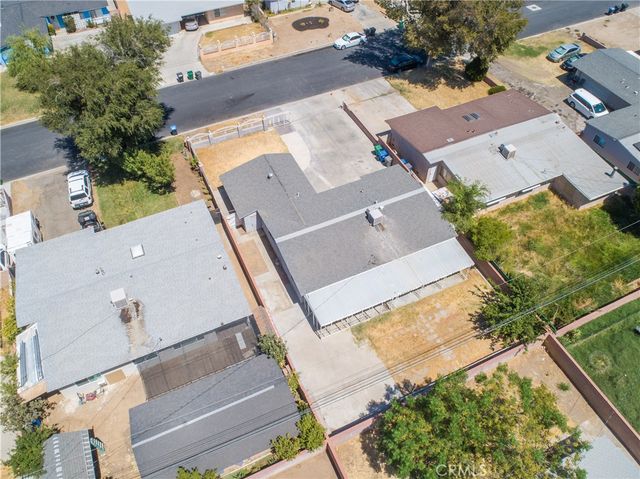 1050 W Avenue J13, Lancaster, CA 93534