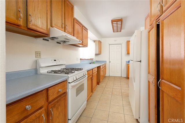 1050 W Avenue J13, Lancaster, CA 93534