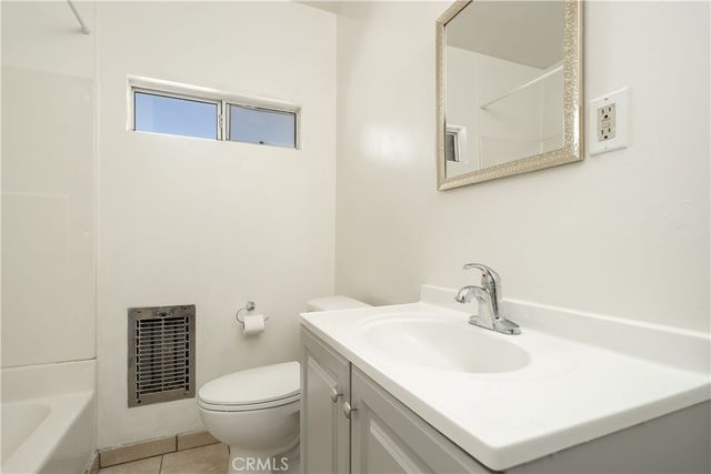 1050 W Avenue J13, Lancaster, CA 93534