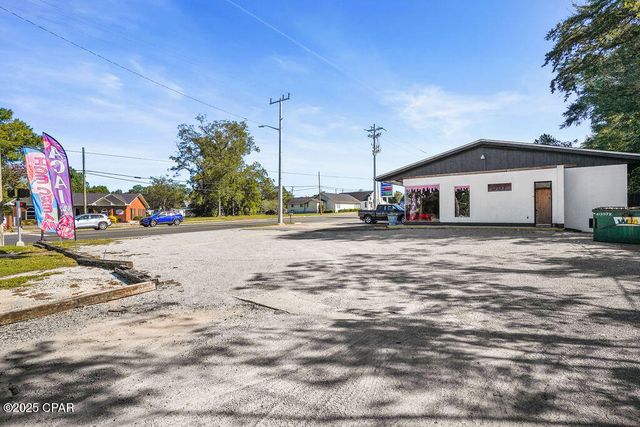 1307 Jackson Avenue, Chipley, FL 32428