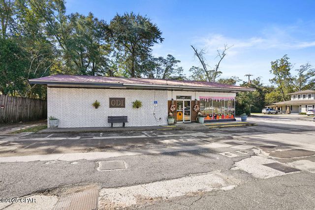 1307 Jackson Avenue, Chipley, FL 32428