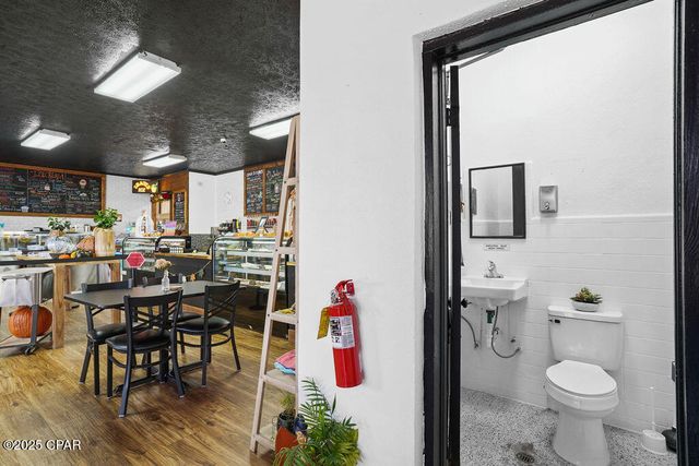 1307 Jackson Avenue, Chipley, FL 32428