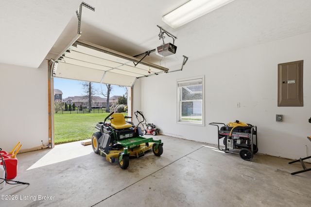 2713 Heather Green Blvd, La Grange, KY 40031