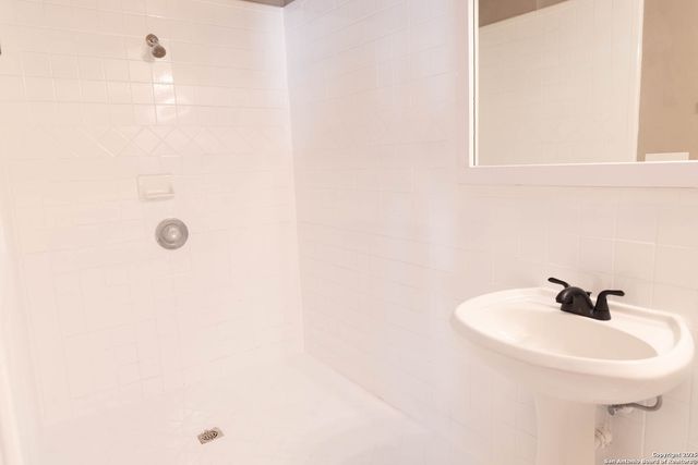 5042 Cannon, San Antonio, TX 78228