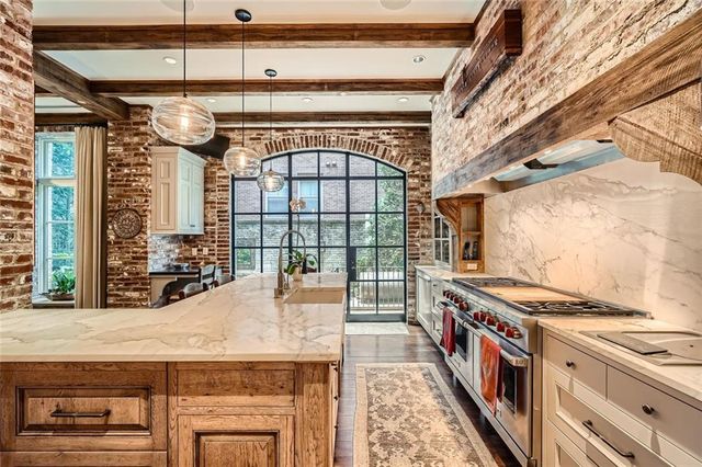 2440 Peachtree NW Road 9, Atlanta, GA 30305