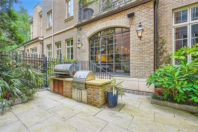 2440 Peachtree NW Road 9, Atlanta, GA 30305