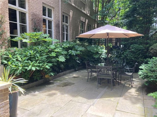 2440 Peachtree NW Road 9, Atlanta, GA 30305