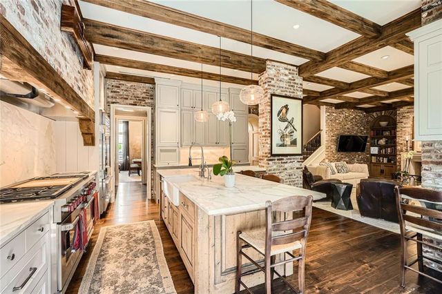 2440 Peachtree NW Road 9, Atlanta, GA 30305