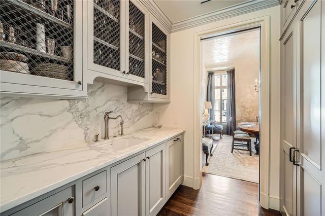 2440 Peachtree NW Road 9, Atlanta, GA 30305