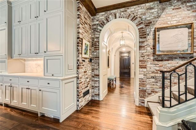 2440 Peachtree NW Road 9, Atlanta, GA 30305