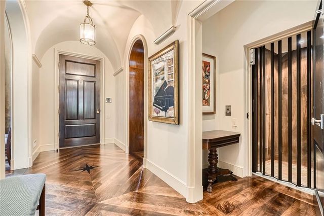 2440 Peachtree NW Road 9, Atlanta, GA 30305